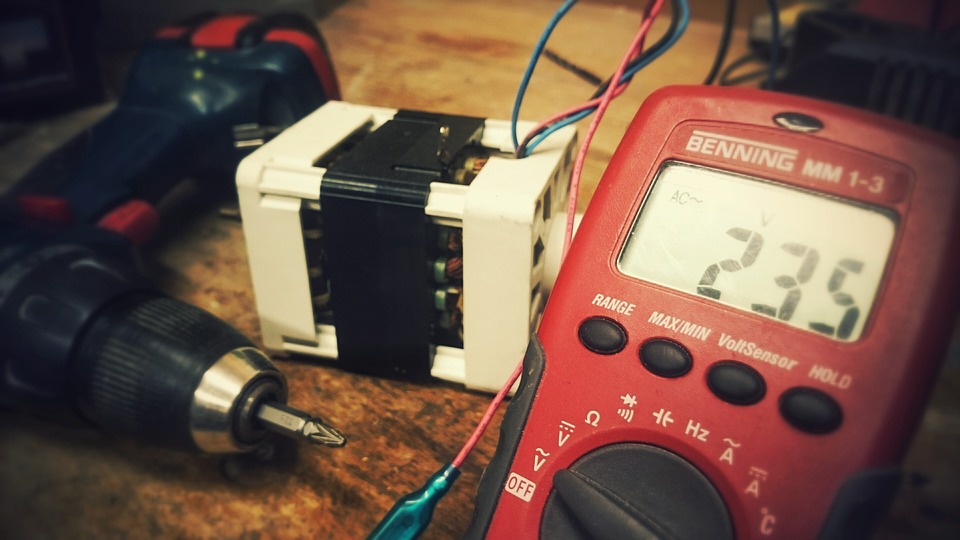 Elektro syn miluje.
